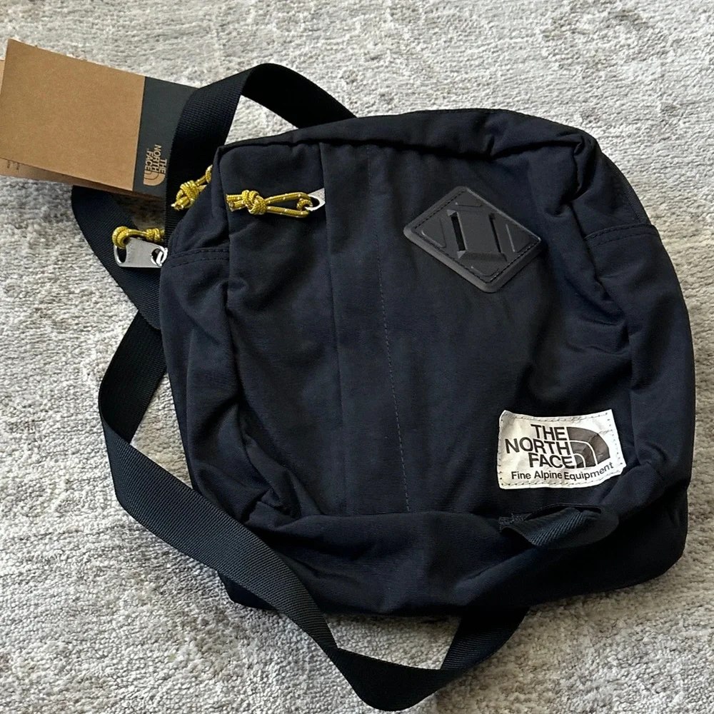 The North Face Black Berkeley Crossbody Bag. NWT’s.